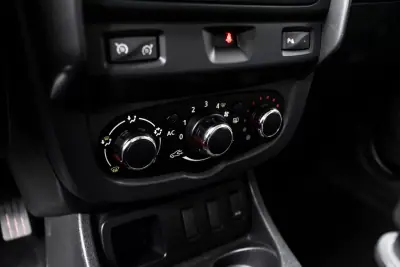 Dacia Duster 2014 - 10490 EUR, 134765 km - AUTO.MOTO.pt - 134765km - foto 18 de 36