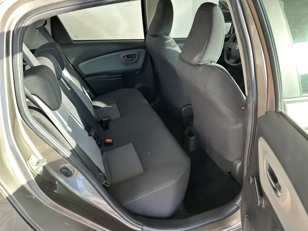 Toyota Yaris 2018 - 14900 EUR, 41312 km - AUTO.MOTO.pt - 41312km - foto 23 de 27
