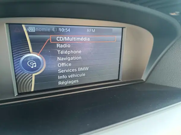 BMW 320 2011 - 12900 EUR, 206000 km - AUTO.MOTO.pt - 206000km - foto 33 de 37