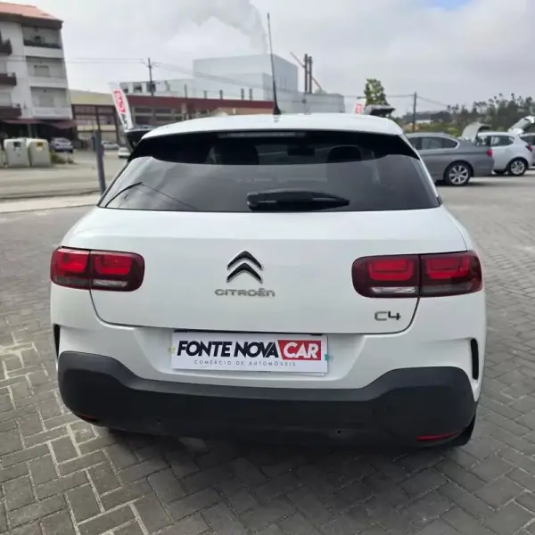 Citroën C4 Cactus 2019 - 10750 EUR, 87750 km - AUTO.MOTO.pt - 87750km - foto 4 de 18