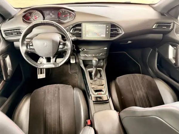 Peugeot 308 2015 - 15990 EUR, 223775 km - AUTO.MOTO.pt - 223775km - foto 12 de 22