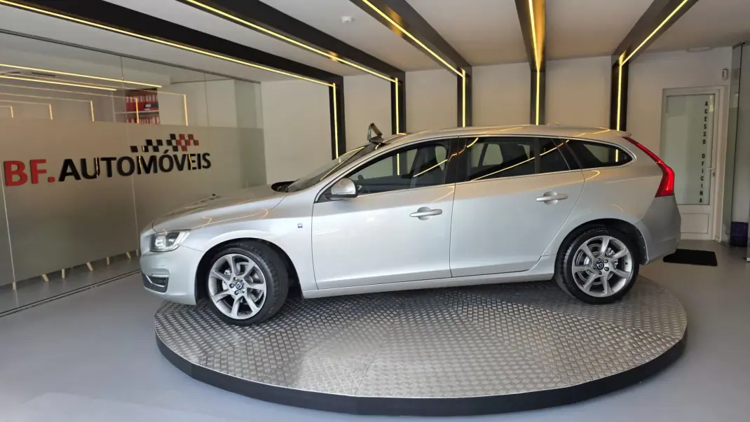 Volvo V60 2015 - 11900 EUR, 314478 km - AUTO.MOTO.pt - 314478km - foto 15 de 60