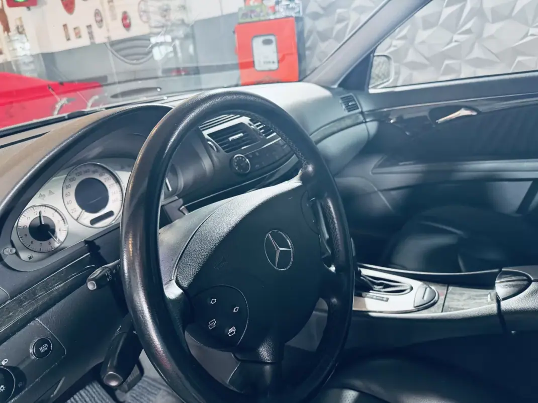 Mercedes-Benz E 270 2003 - 13990 EUR, 91096 km - AUTO.MOTO.pt - 91096km - foto 30 de 34