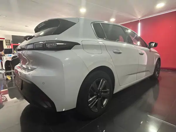 Peugeot 308 2024 - 21950 EUR, 60834 km - AUTO.MOTO.pt - 60834km - foto 6 de 19