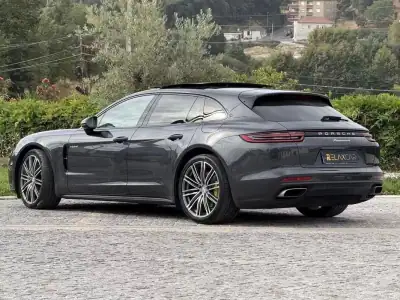 Porsche Panamera Sport Turismo 2018 - 64999 EUR, 128000 km - AUTO.MOTO.pt - 128000km - foto 9 de 27