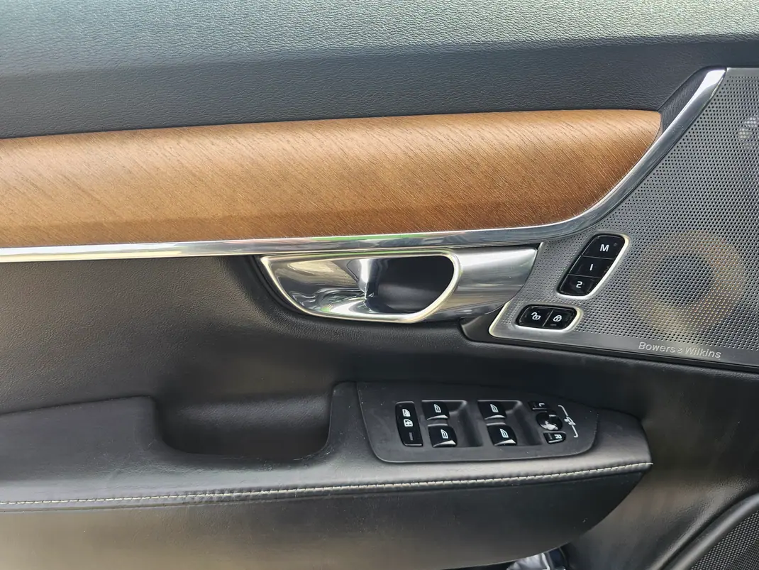 Volvo S90 2018 - 30000 EUR, 85000 km - AUTO.MOTO.pt - 85000km - foto 12 de 13