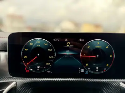 Mercedes-Benz CLA 180 2019 - 29950 EUR, 73000 km - AUTO.MOTO.pt - 73000km - foto 22 de 33