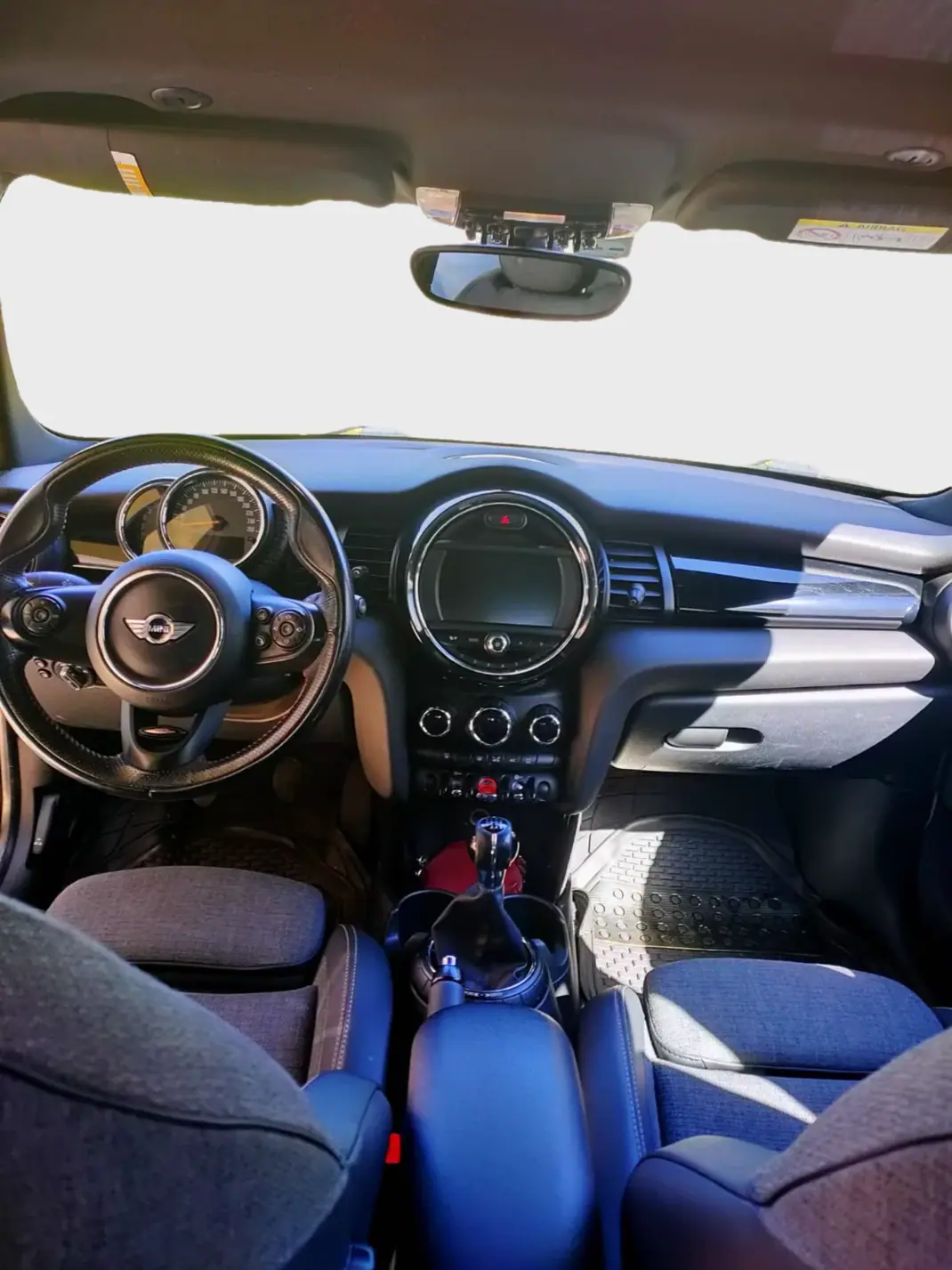 MINI 5 Portas 2016 - 15500 EUR, 184000 km - AUTO.MOTO.pt - 184000km - foto 4 de 6