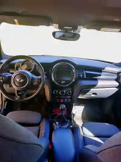 MINI 5 Portas 2016 - 15500 EUR, 184000 km - AUTO.MOTO.pt - 184000km - foto 4 de 6
