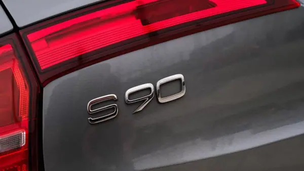Volvo S90 2016 - 24750 EUR, 266000 km - AUTO.MOTO.pt - 266000km - foto 6 de 50