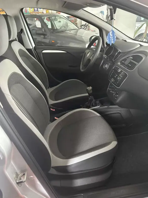 Fiat Punto 2012 - 7990 EUR, 201200 km - AUTO.MOTO.pt - 201200km - foto 9 de 12