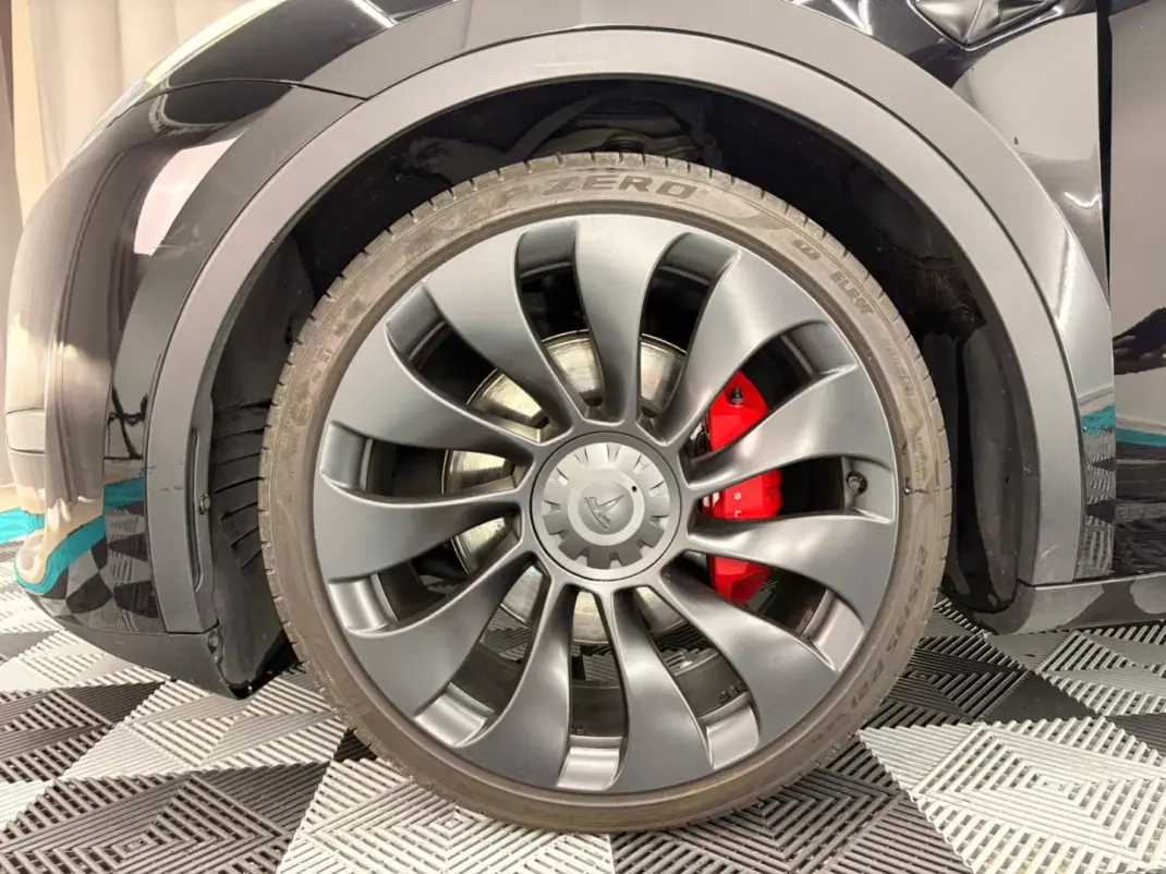 Tesla Model Y 2022 - 32500 EUR, 166000 km - 166000km - foto 3 de 21