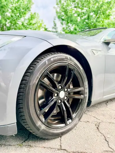 Tesla Model S 2013 - 15500 EUR, 306000 km - AUTO.MOTO.pt - 306000km - foto 3 de 24