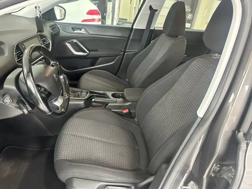 Peugeot 308 SW 2018 - 12990 EUR, 153000 km - 153000km - foto 10 de 29