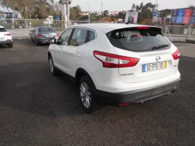 Nissan Qashqai 2015 - 16500 EUR, 100843 km - AUTO.MOTO.pt - 100843km - foto 5 de 12