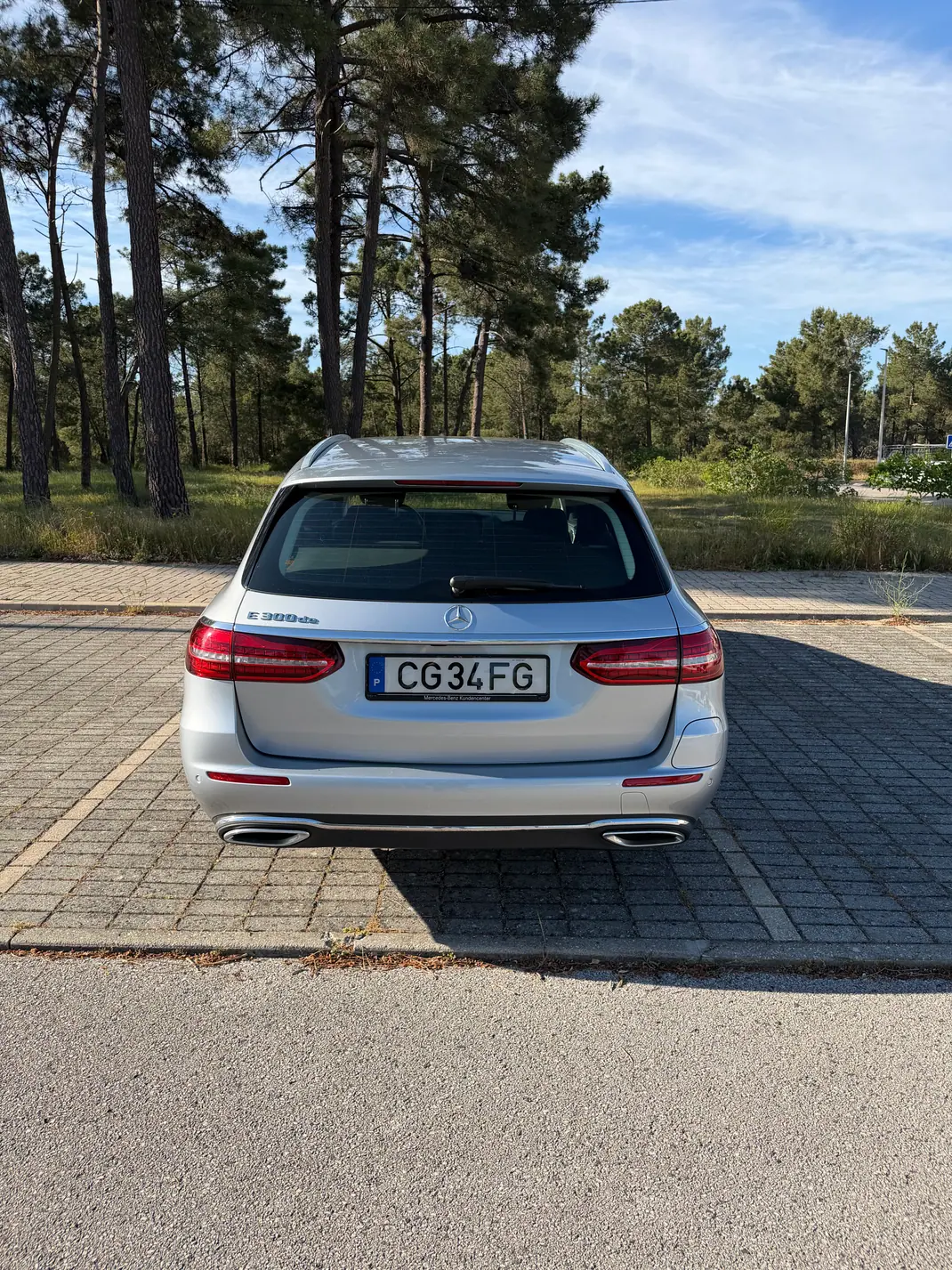 Mercedes-Benz E 300 2021 - 31900 EUR, 119000 km - AUTO.MOTO.pt - 119000km - foto 11 de 15