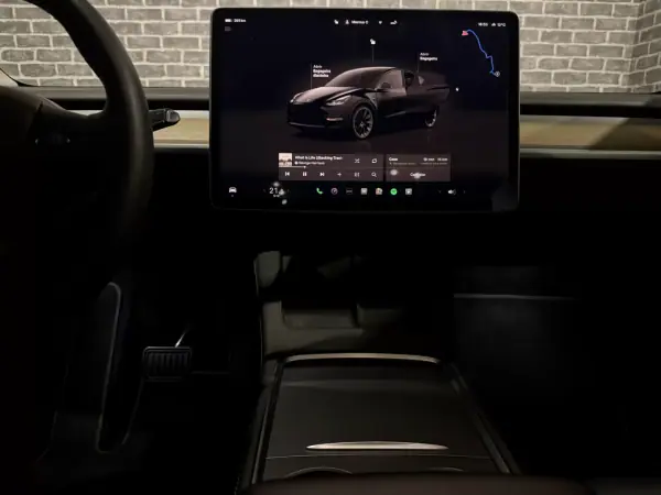 Tesla Model Y 2022 - 34900 EUR, 77000 km - AUTO.MOTO.pt - 77000km - foto 12 de 14
