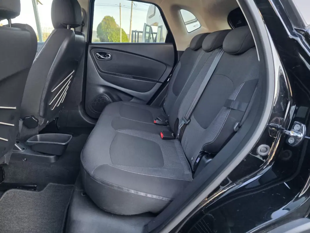 Renault Captur 2016 - 11990 EUR, 118000 km - AUTO.MOTO.pt - 118000km - foto 22 de 32