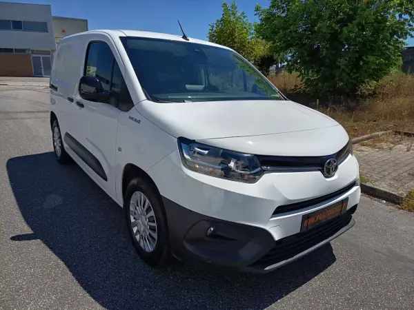 Toyota Proace Verso Electric 2022 - 17990 EUR, 78900 km - AUTO.MOTO.pt - 78900km - foto 3 de 22