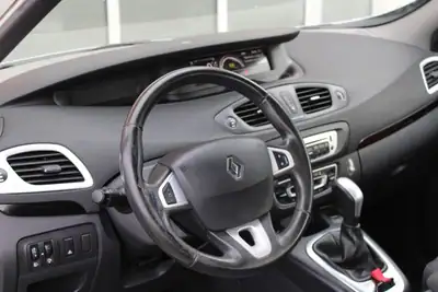Renault Scénic 2012 - 7900 EUR, 212000 km - AUTO.MOTO.pt - 212000km - foto 16 de 21