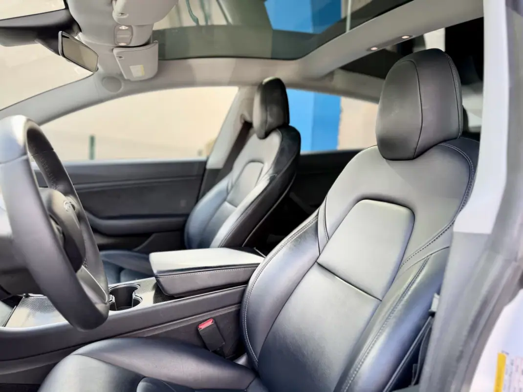 Tesla Model 3 2020 - 27950 EUR, 97000 km - 97000km - foto 13 de 26