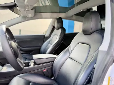 Tesla Model 3 2020 - 27950 EUR, 97000 km - AUTO.MOTO.pt - 97000km - foto 13 de 26