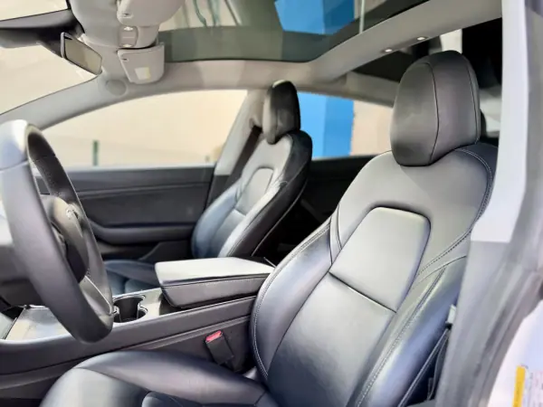 Tesla Model 3 2020 - 27950 EUR, 97000 km - AUTO.MOTO.pt - 97000km - foto 13 de 26