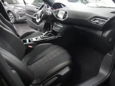 Peugeot 308 2019 - 14500 EUR, 82000 km - AUTO.MOTO.pt - 82000km - foto 20 de 26