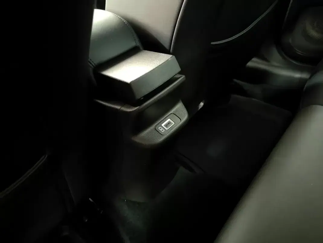 Jeep Avenger 2024 - 24990 EUR, 9000 km - 9000km - foto 42 de 60