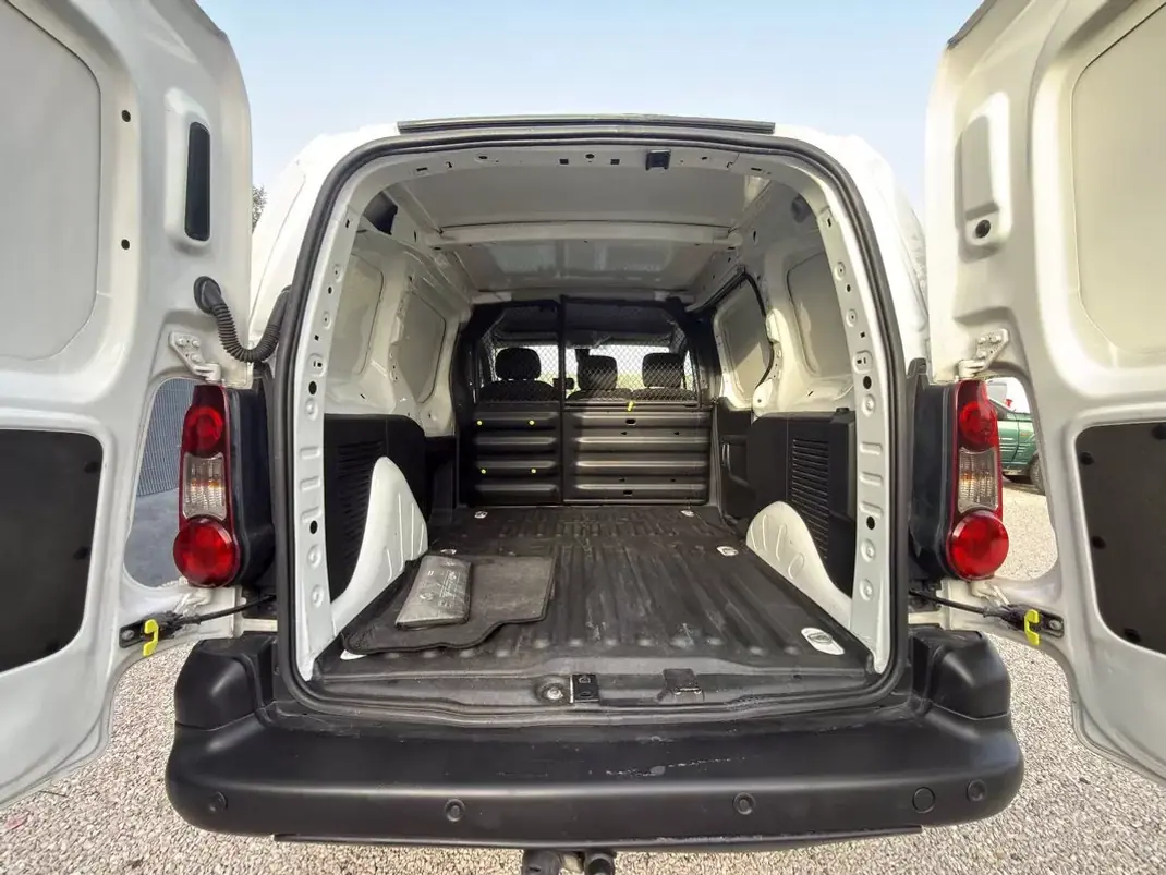 Citroën BERLINGO 1.6hdi 3L AUTOMATICA 2017 - 9950 EUR, 219000 km - AUTO.MOTO.pt - 219000km - foto 3 de 23