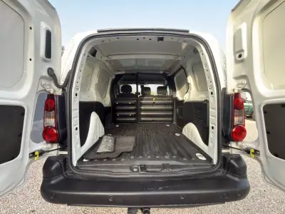 Citroën BERLINGO 1.6hdi 3L AUTOMATICA 2017 - 9950 EUR, 219000 km - AUTO.MOTO.pt - 219000km - foto 3 de 23