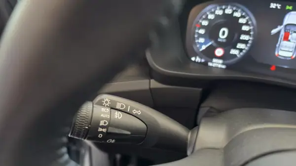 Volvo XC 40 2018 - 21900 EUR, 36539 km - AUTO.MOTO.pt - 36539km - foto 39 de 52