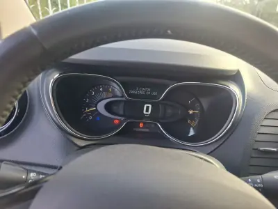 Renault Captur 2015 - 11730 EUR, 143098 km - foto 3 de 21