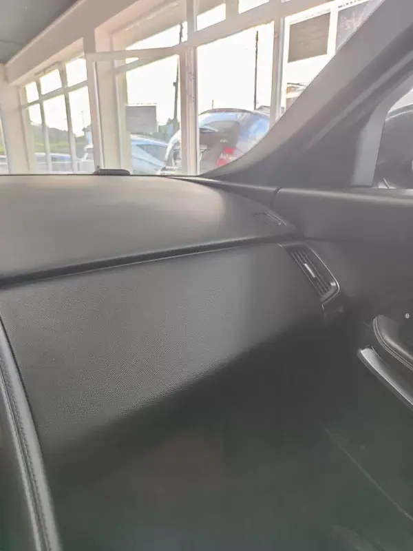 Jaguar E-Pace 2018 - 22500 EUR, 66000 km - AUTO.MOTO.pt - 66000km - foto 36 de 39