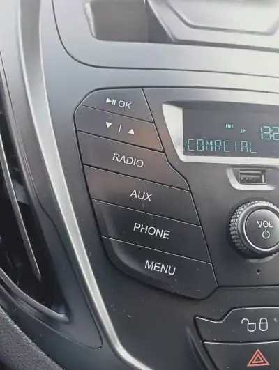 Ford Transit Courier 2020 - 10990 EUR, 129167 km - AUTO.MOTO.pt - 129167km - foto 41 de 52