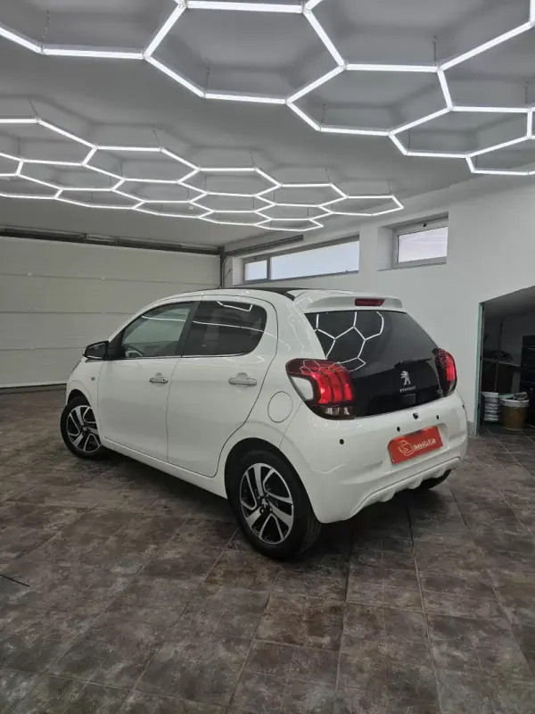 Peugeot 108 2015 - 8650 EUR, 88563 km - AUTO.MOTO.pt - 88563km - foto 34 de 53
