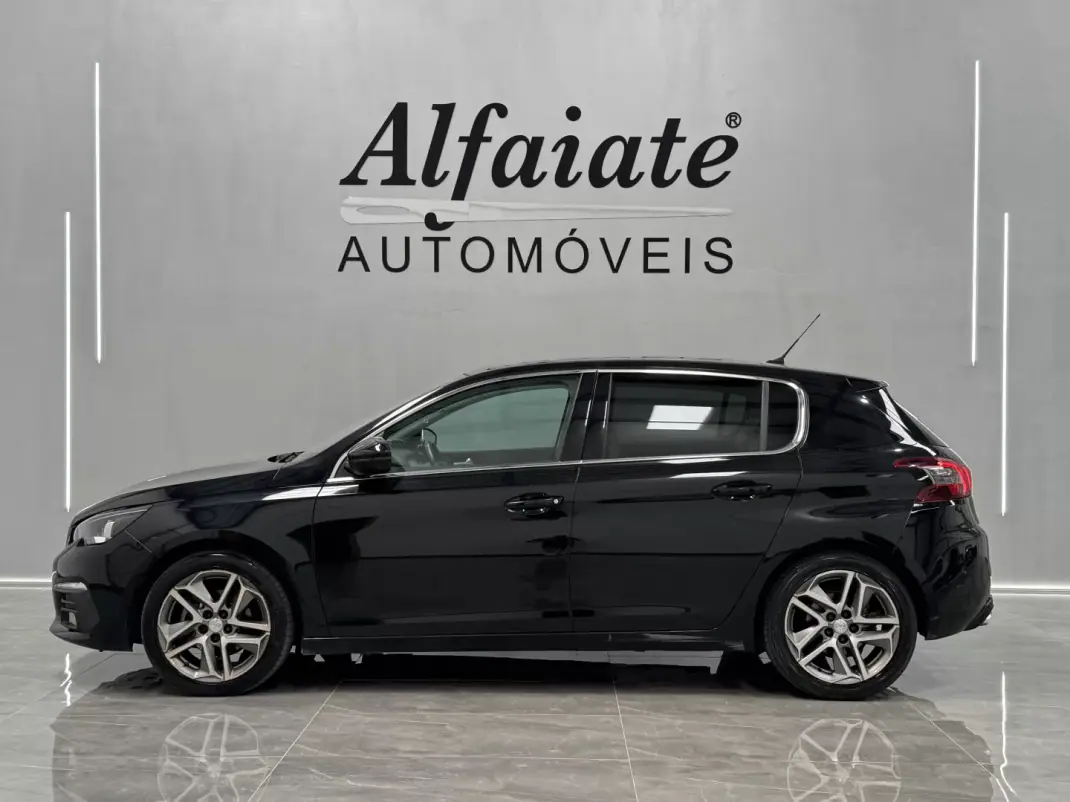 Peugeot 308 2018 - 11890 EUR, 159000 km - AUTO.MOTO.pt - 159000km - foto 4 de 35