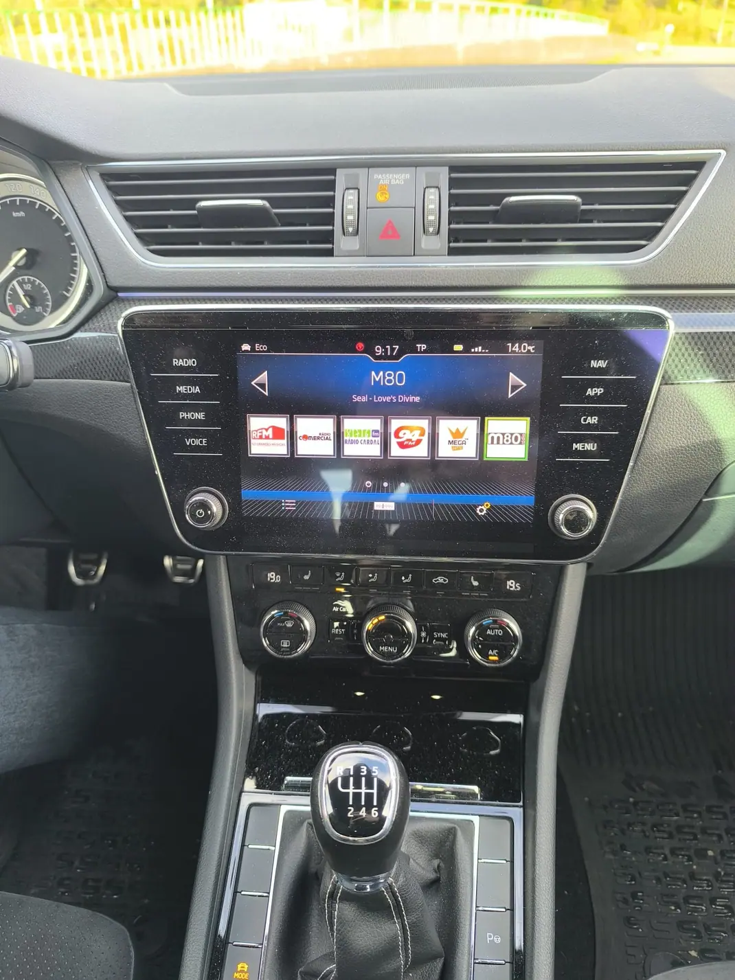 Skoda Superb 2018 - 21990 EUR, 100000 km - AUTO.MOTO.pt - 100000km - foto 9 de 15