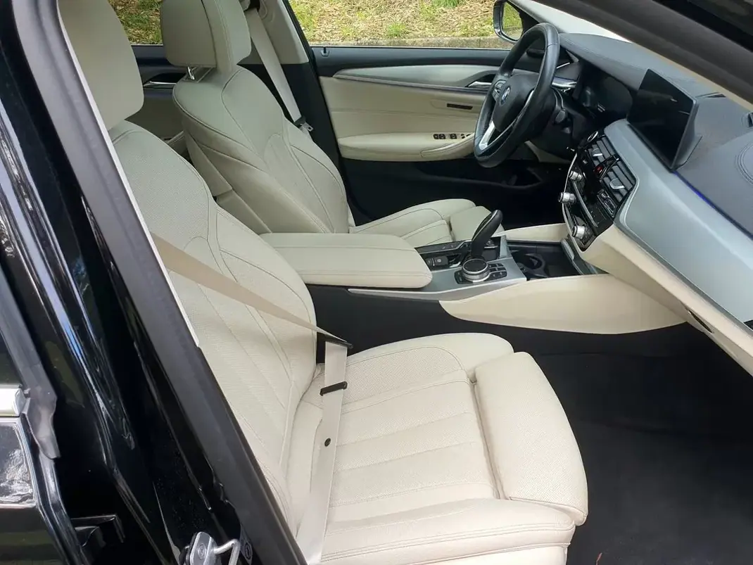 BMW 530e 2019 - 31990 EUR, 7558 km - AUTO.MOTO.pt - 7558km - foto 15 de 27