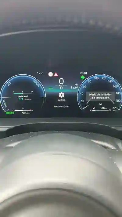 Toyota Yaris 2024 - 28000 EUR, 7870 km - AUTO.MOTO.pt - 7870km - foto 6 de 7