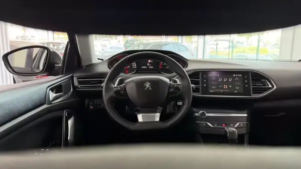 Peugeot 308 SW 2019 - 13990 EUR, 134327 km - AUTO.MOTO.pt - 134327km - foto 11 de 28