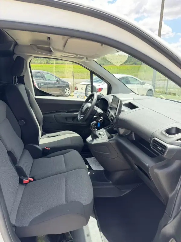 Citroën Berlingo 2021 - 10870 EUR, 166890 km - AUTO.MOTO.pt - 166890km - foto 13 de 16