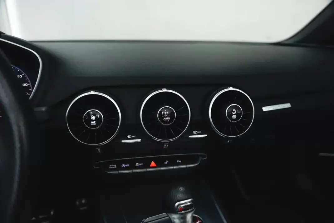 Audi TT Roadster 2015 - 33950 EUR, 151742 km - 151742km - foto 42 de 55