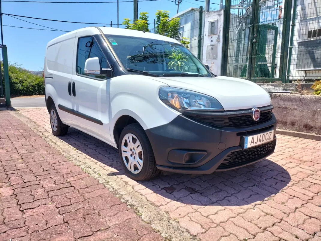 Fiat Doblo 2021 - 14950 EUR, 90000 km - AUTO.MOTO.pt - 90000km - foto 3 de 11