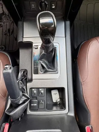 Toyota Land Cruiser 2015 - 59900 EUR, 145722 km - AUTO.MOTO.pt - 145722km - foto 10 de 15