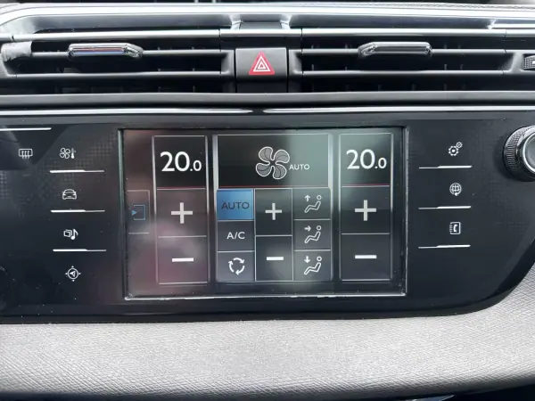Citroën C4 Picasso 2015 - 9250 EUR, 160000 km - AUTO.MOTO.pt - 160000km - foto 44 de 68