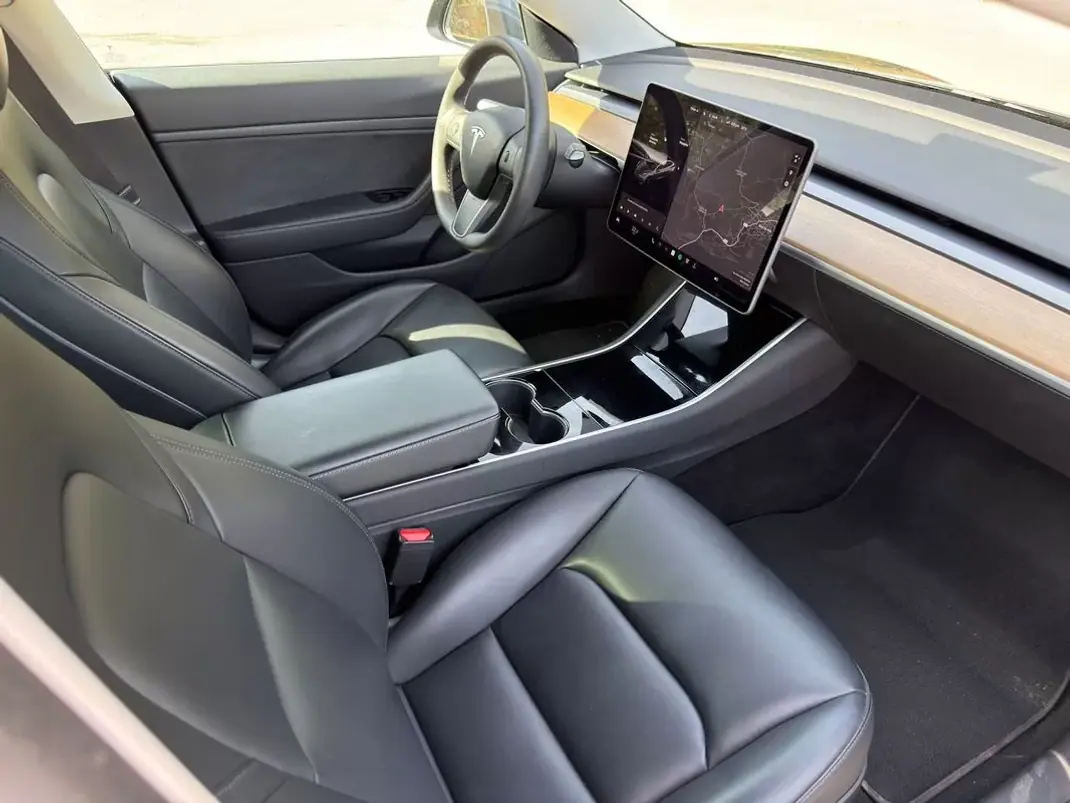 Tesla Model 3 2020 - 21500 EUR, 128300 km - AUTO.MOTO.pt - 128300km - foto 16 de 26