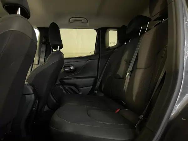 Jeep Renegade 2019 - 15950 EUR, 142000 km - AUTO.MOTO.pt - 142000km - foto 13 de 24
