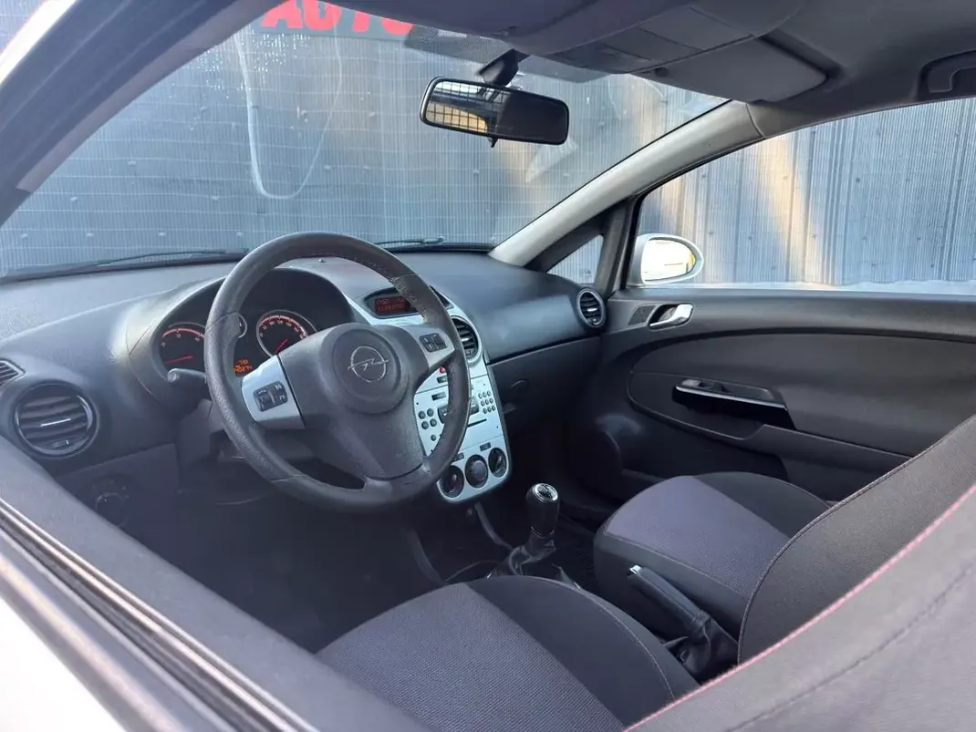 Opel 2007 - 4250 EUR, 139900 km - AUTO.MOTO.pt - 139900km - foto 5 de 17