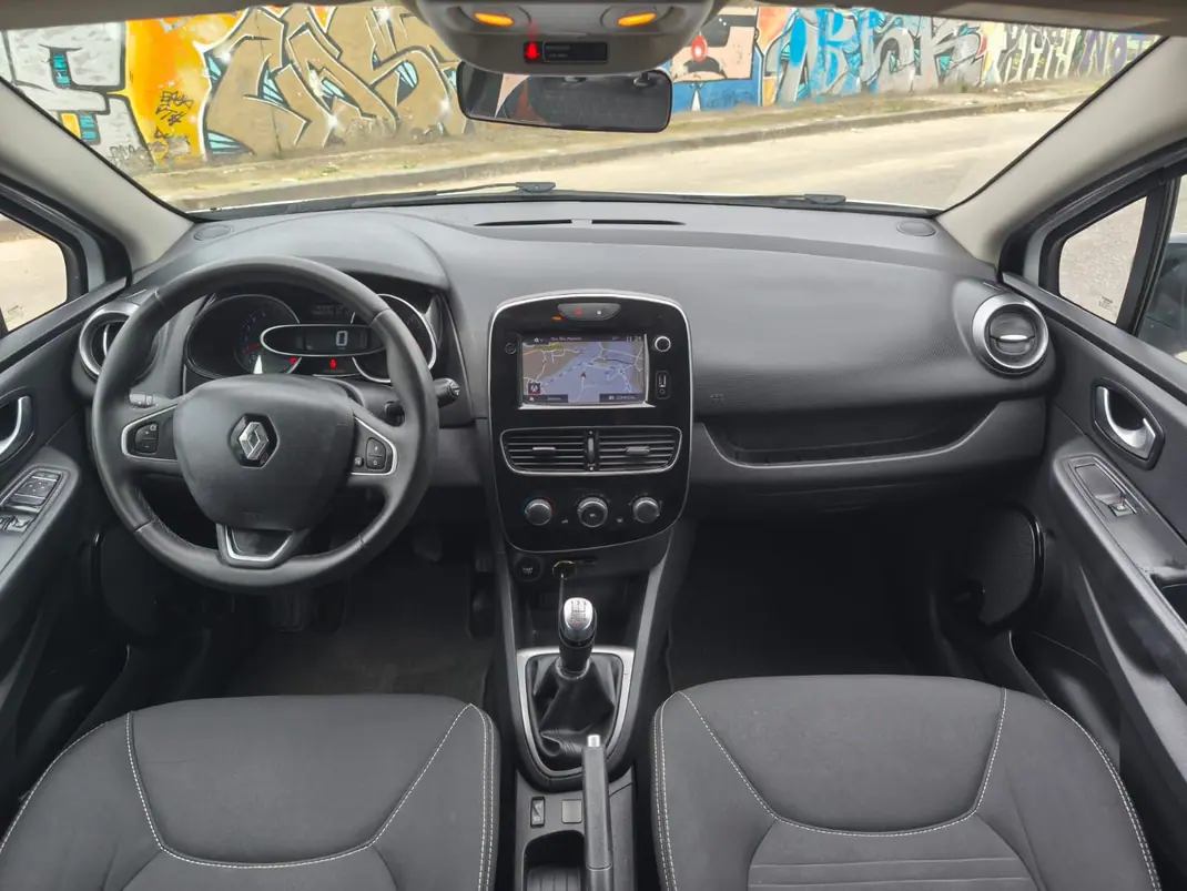 Renault Clio 2018 - 10950 EUR, 117726 km - AUTO.MOTO.pt - 117726km - foto 4 de 23